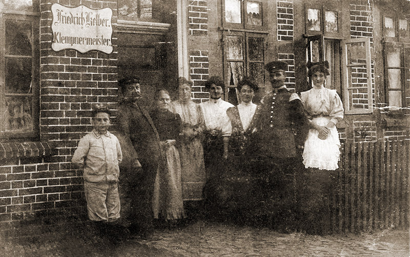 Gruss aus Eystrup mit Ansichten der Bahnhofseiche, Zwillingslinde, Kirche und Weser